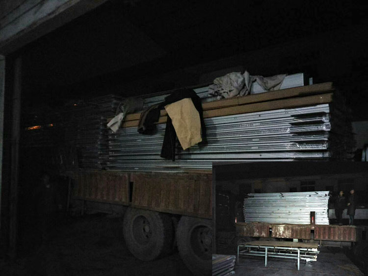 天成活動(dòng)隔斷連夜裝車(chē)發(fā)送